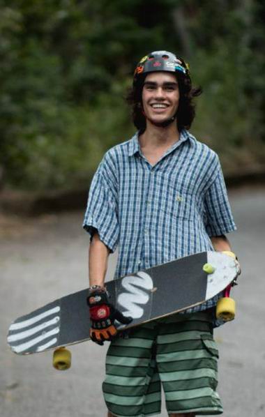 João Gabriel Paulsen com skate